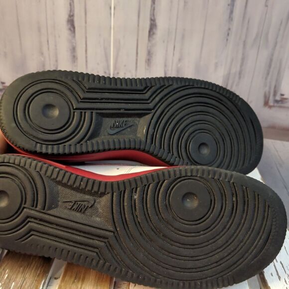 Nike sz 7 7Y boy youth kids shoes sneakers red bla - Picture 7 of 7